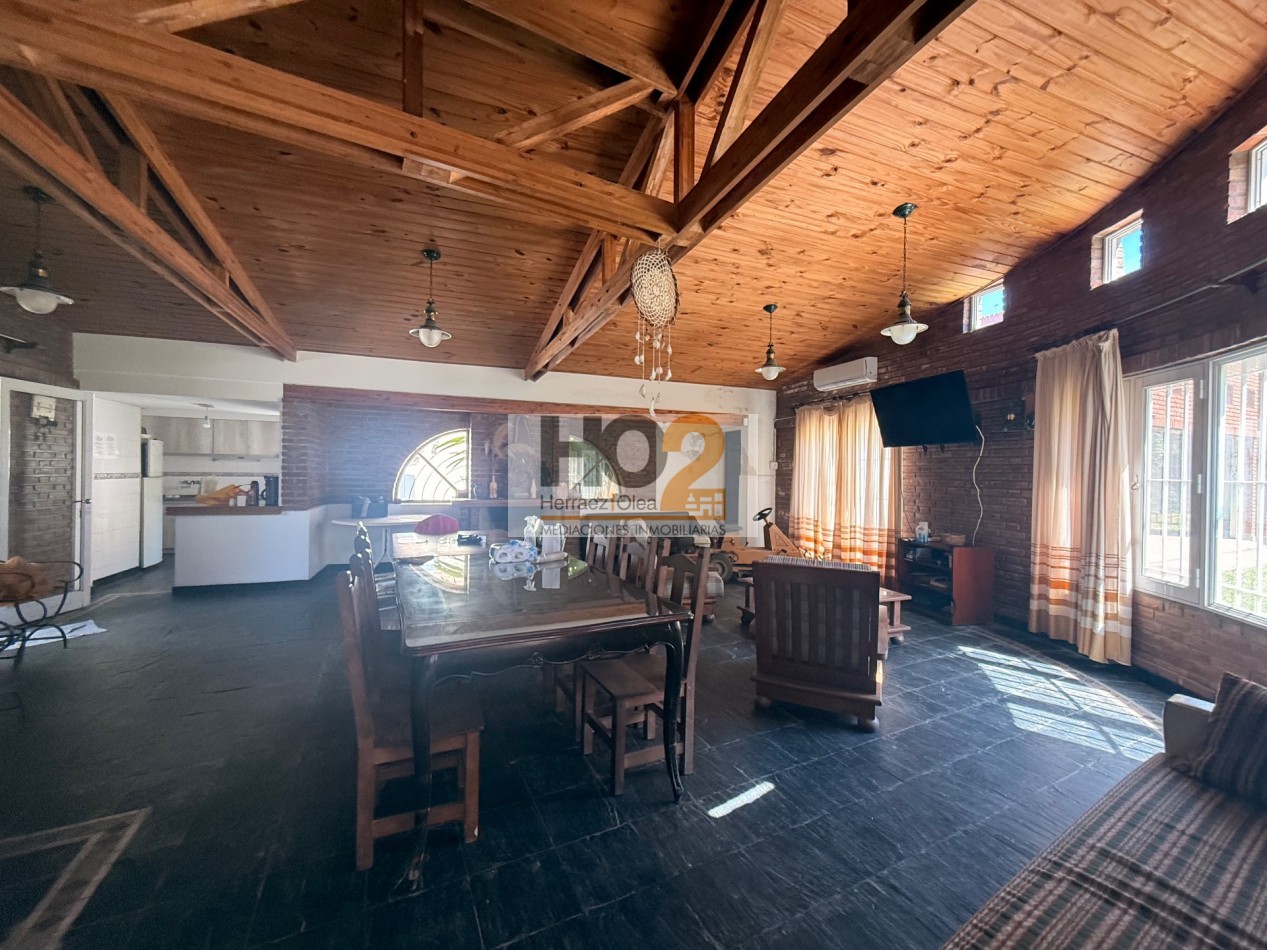 ESPECTACULAR CASA EN ZONA JORGE NEWBERY- SAUCE VIEJO
