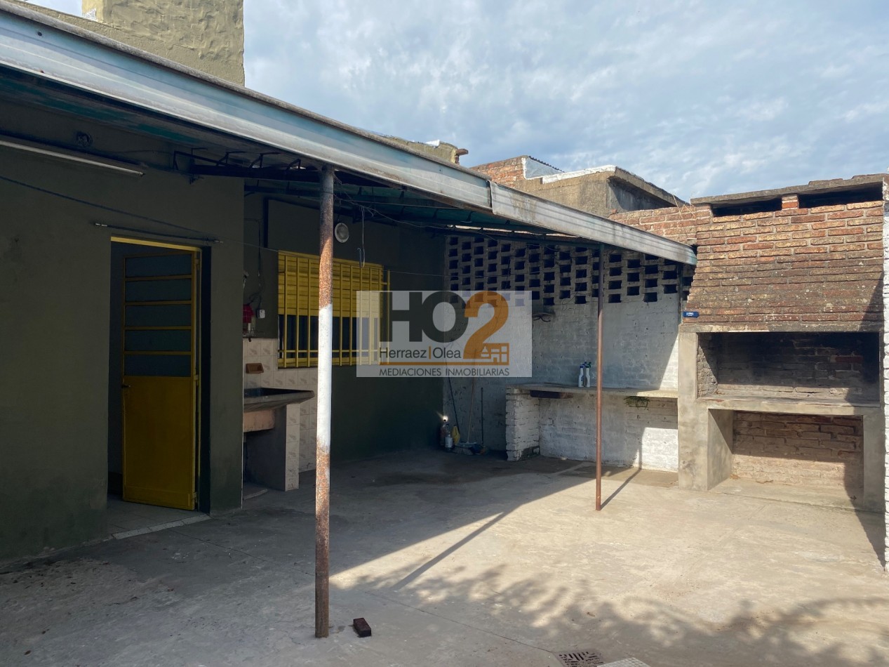 JP LOPEZ 2900. CASA DE 2 DOMITORIOS Y PATIO