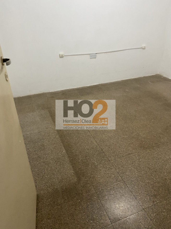 BARRIO ESMERALDA SUR. CASA DE 3 DORMITORIOS Y LUGAR PARA AUTO