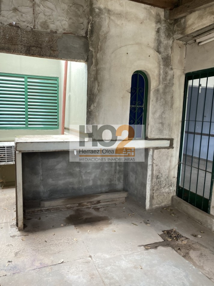 BARRIO ESMERALDA SUR. CASA DE 3 DORMITORIOS Y LUGAR PARA AUTO