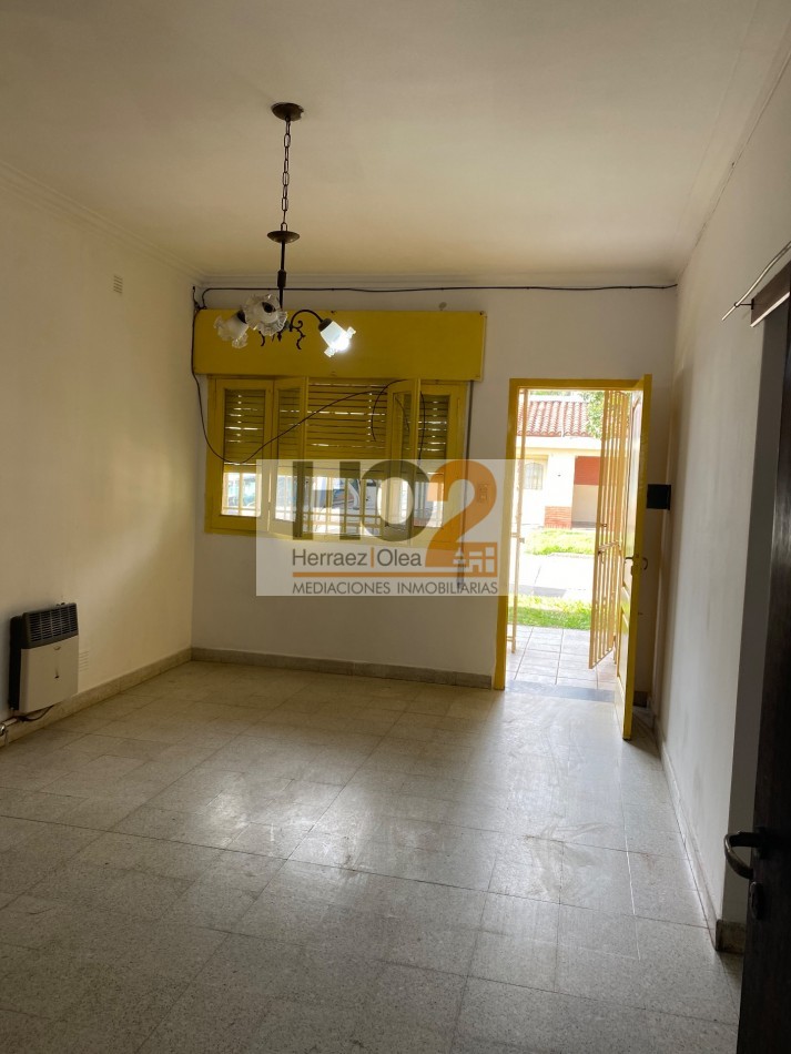 JP LOPEZ 2900. CASA DE 2 DOMITORIOS Y PATIO