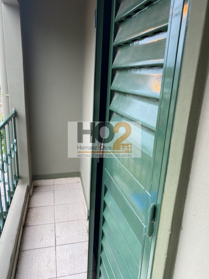 BARRIO ESMERALDA SUR. CASA DE 3 DORMITORIOS Y LUGAR PARA AUTO