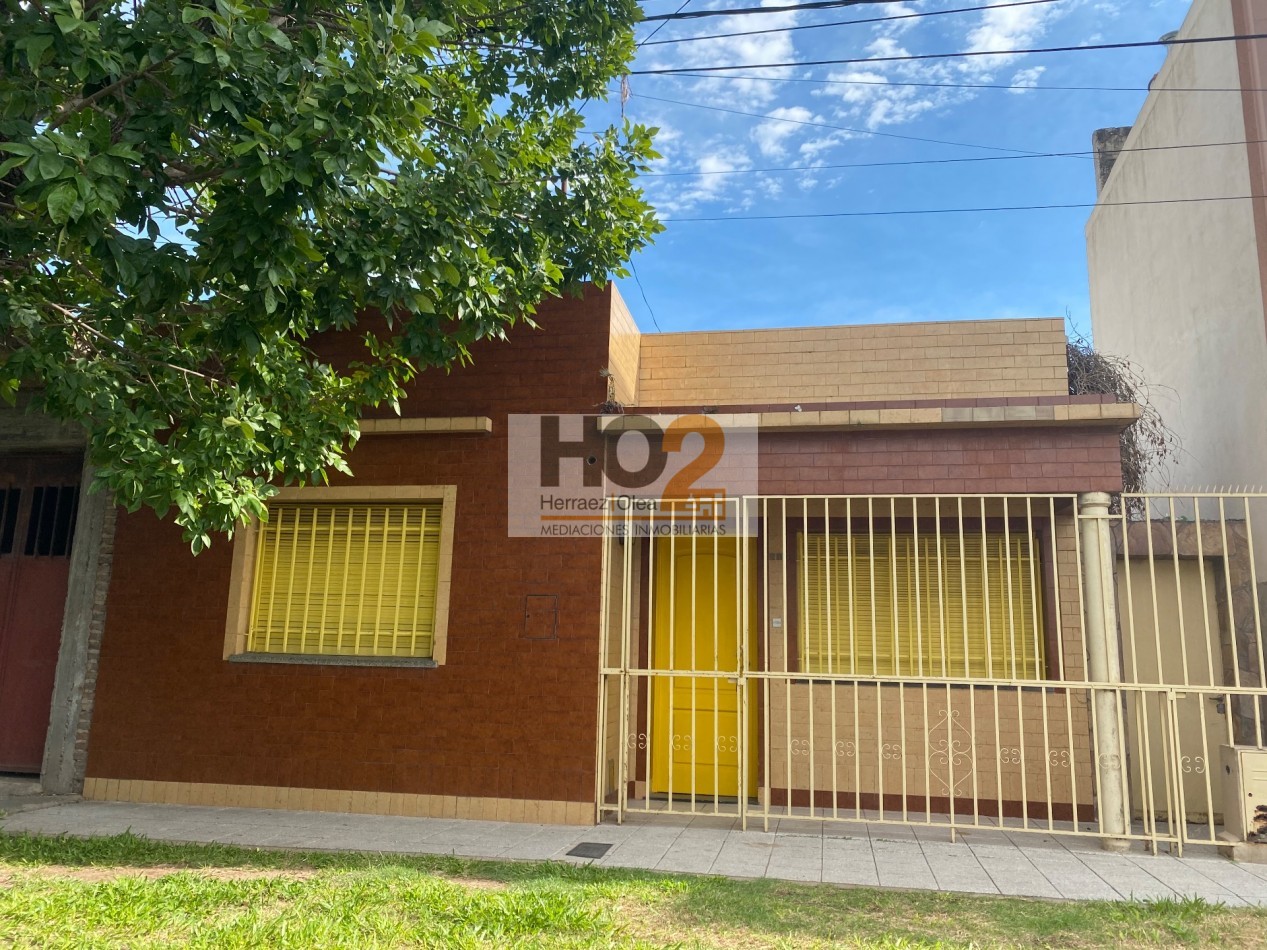 JP LOPEZ 2900. CASA DE 2 DOMITORIOS Y PATIO