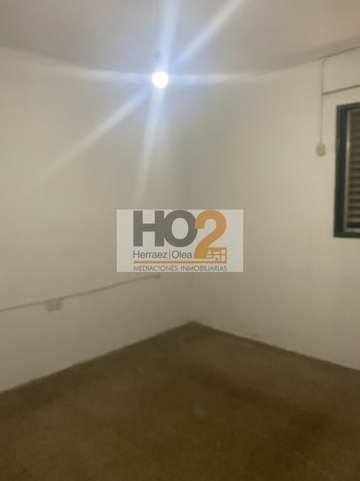 BARRIO ESMERALDA SUR. CASA DE 3 DORMITORIOS Y LUGAR PARA AUTO