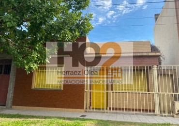 JP LOPEZ 2900. CASA DE 2 DOMITORIOS Y PATIO